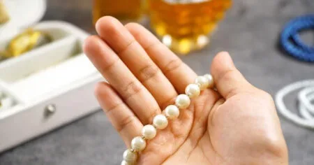 از قرار گرفتن طولانی مدت در معرض نور شدید یا گرمای بالای 140 درجه فارنهایت (60 درجه سانتیگراد) خودداری کنید